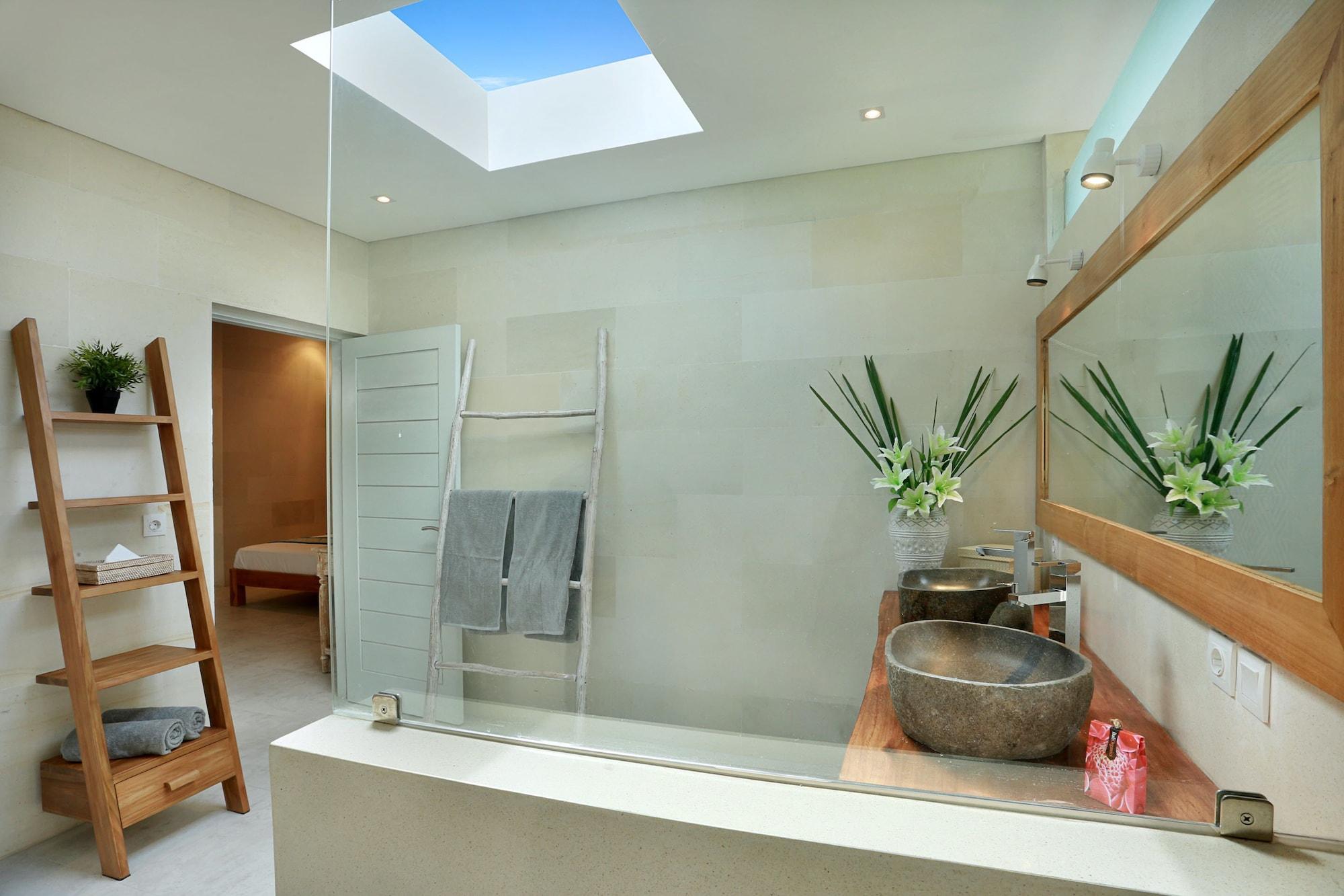 Seminyak White Design Villa Exterior photo
