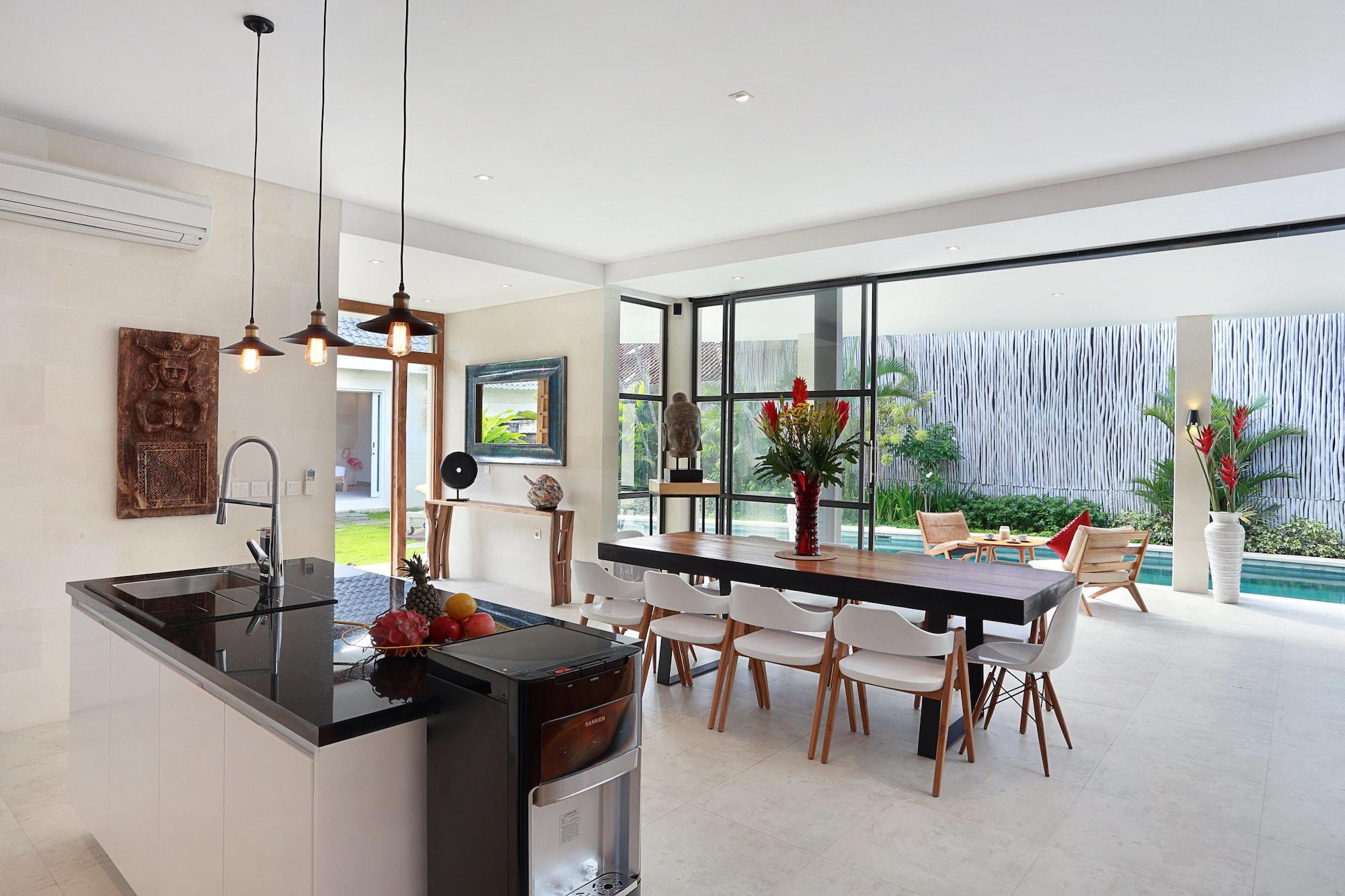 Seminyak White Design Villa Exterior photo