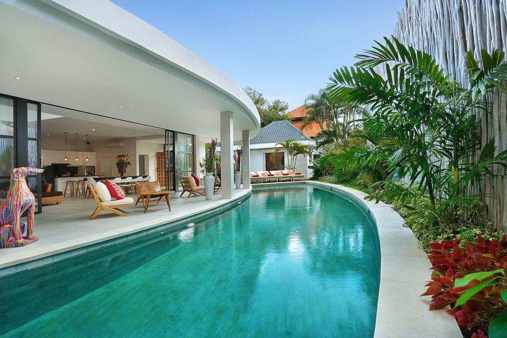 Seminyak White Design Villa Exterior photo