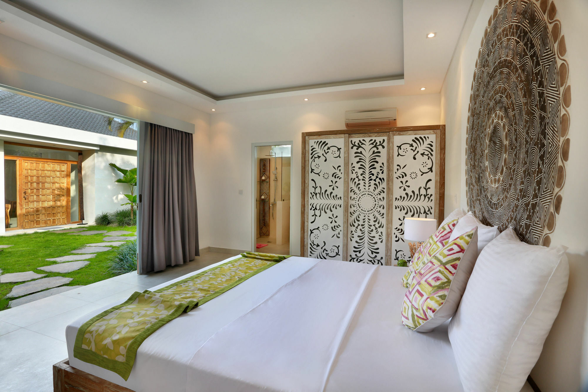 Seminyak White Design Villa Exterior photo