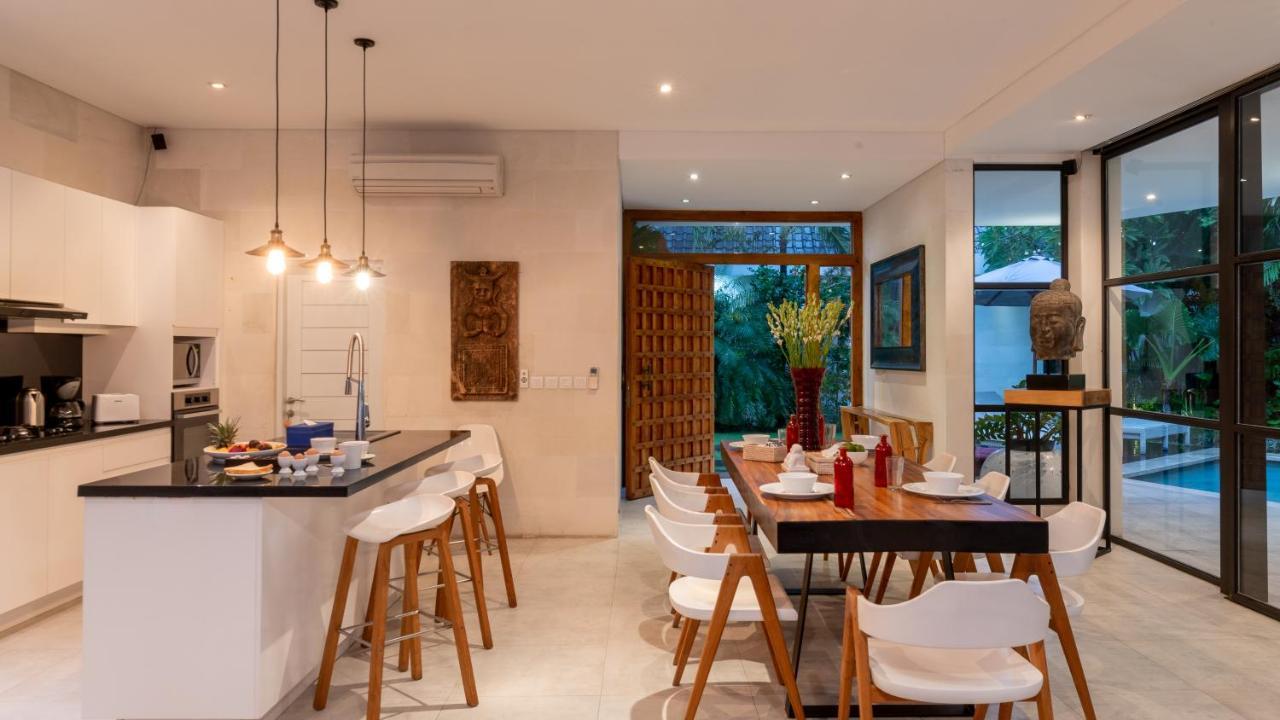 Seminyak White Design Villa Exterior photo