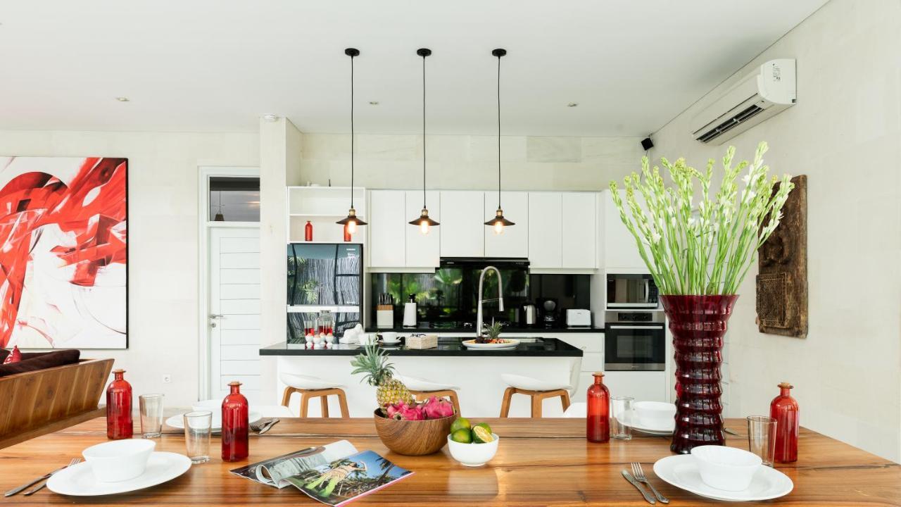 Seminyak White Design Villa Exterior photo